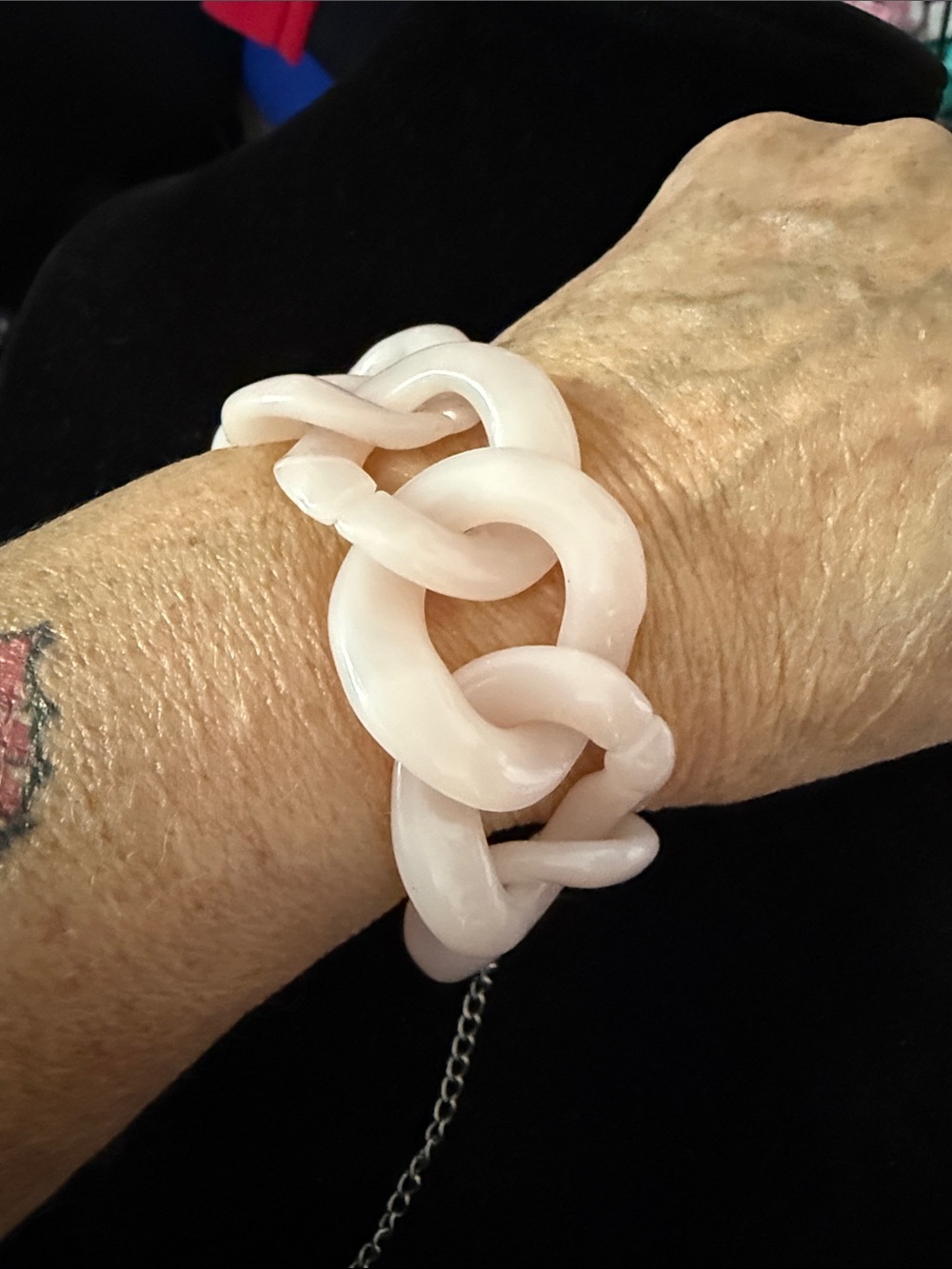 Vintage Women’s 11” Chunky Pale Pink Acrylic Bracelet lightweight